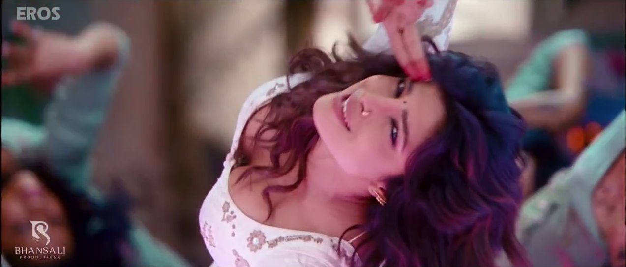 Kejserlig målbar forkæle Priyanka Chopra's Item Dance In Ramleela HD Video - Entertainment