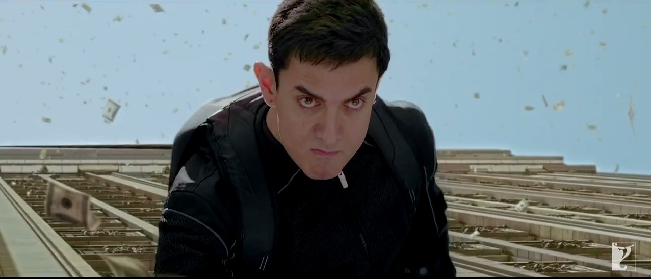 Aamir Khan Running On The Walls Of A Building In Dhoom 3