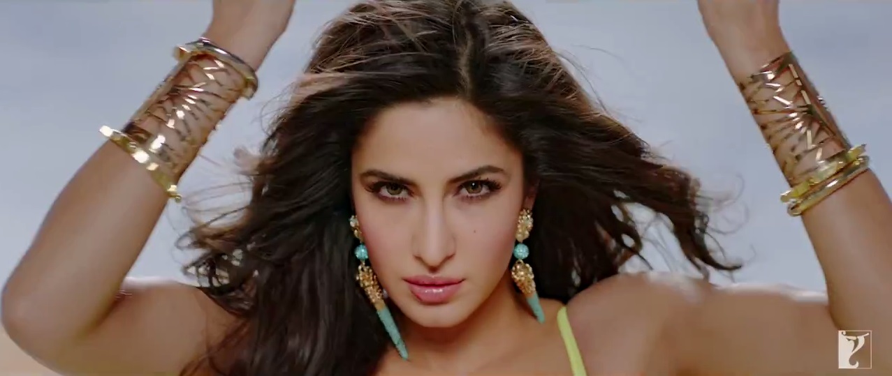 Katrina Looks Hot On Dhoom 3 Title Song (Dhoom Machale Dhoom)