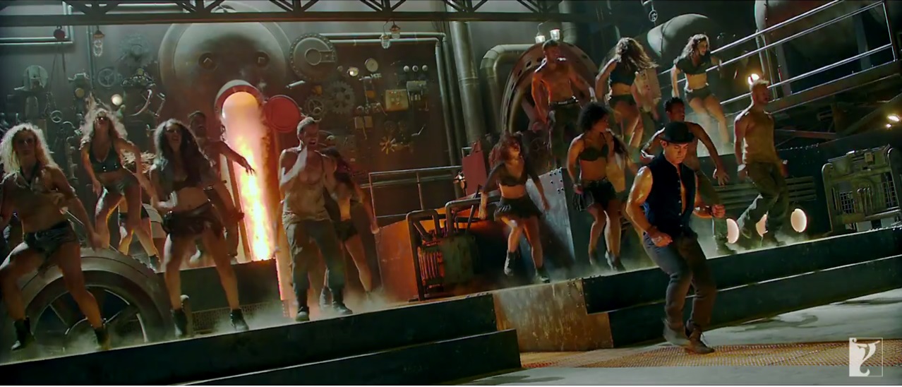 Dhoom 3: Aamir Doing Tap Dance With The Team on The Promo Video Of Tap Dance Song