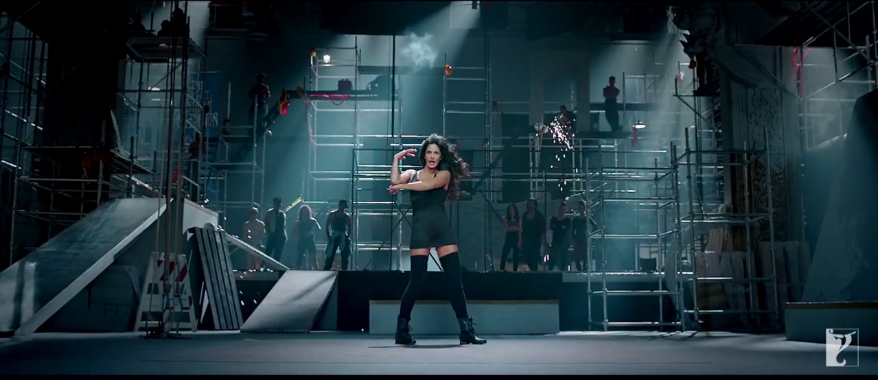 Dhoom 3 - Katrina Kaif With Black Costome on Kamli Song Promo