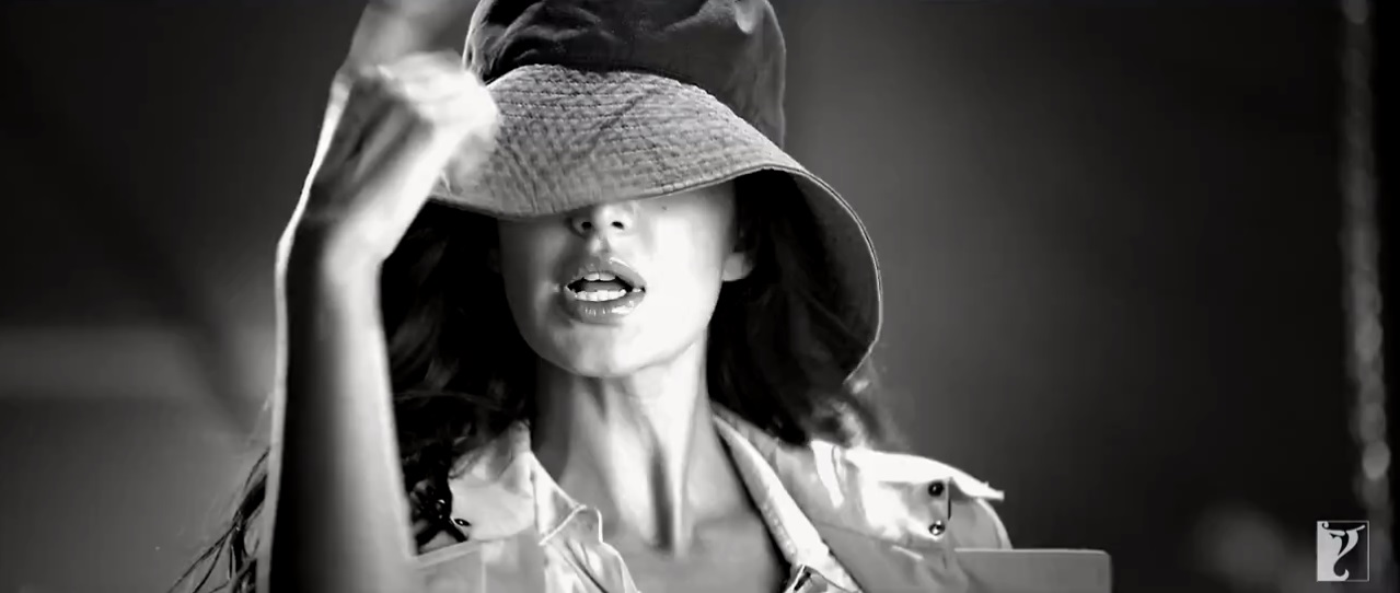 Dhoom 3 - Sexy Katrina Kaif On the Promo Video Of Kamli