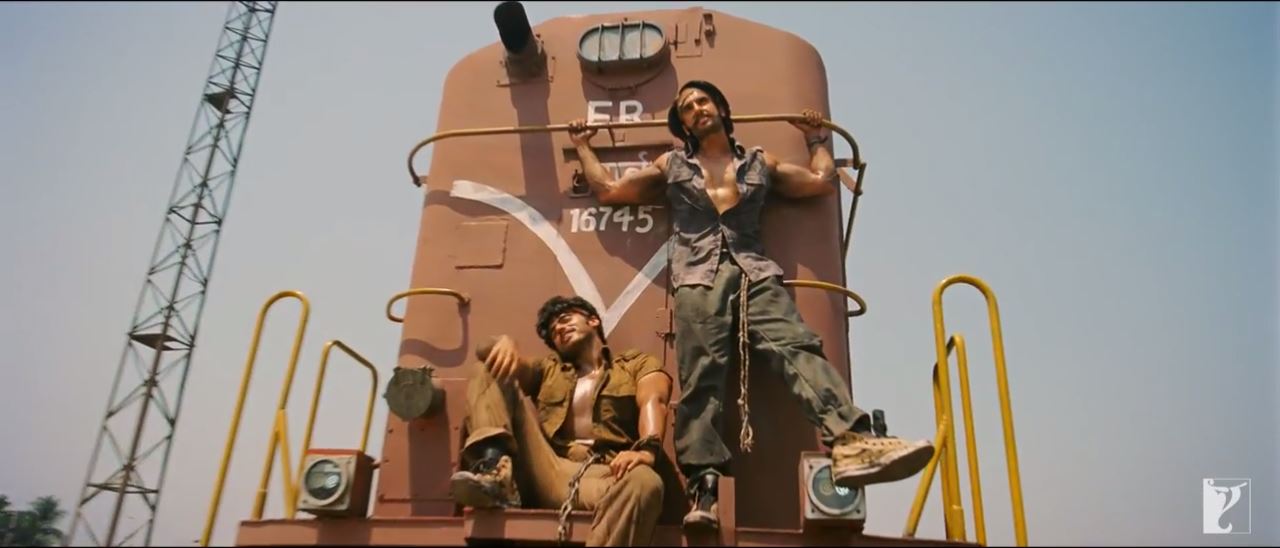 Arjun Kapoor And Ranveer Singh Is In Front Of A Train - Gunday Movie Video Song