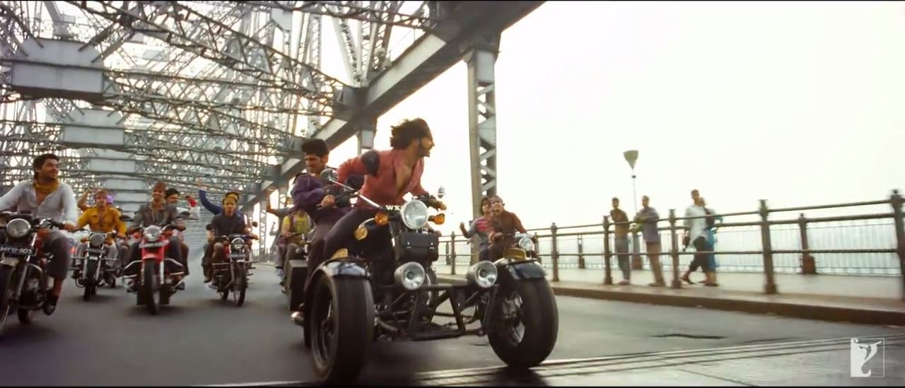 Four Wheeler Bike In Jashn E Ishqa Video Song - Gunday Movie