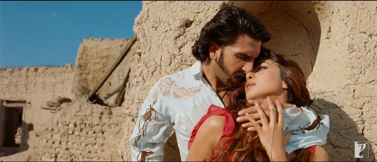 Ranveer Singh and Priyanka Chopra In Jiya Video Song - Gunday (2014) Movie