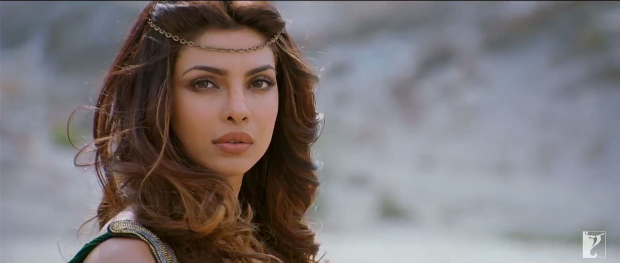 What A Loooook ! Sexy Priyanka Chopra in Jiya Video Song
