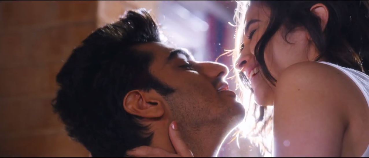 2 States Movie: Passionate Kissing by Arjun Kapoor And Alia Bhatt In The Official Trailer of 2 States