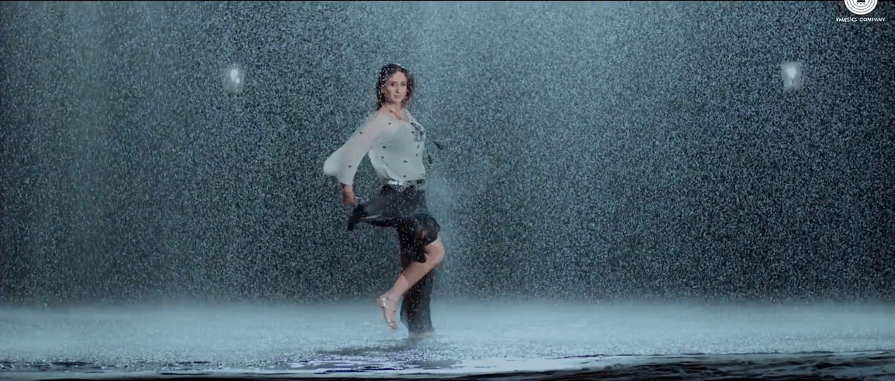 Kareena Kapoor Hot Dance In Teri Meri Kahaani